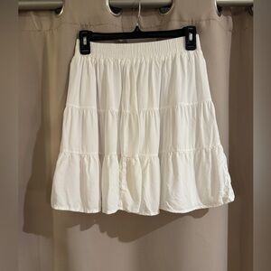 Women’s Tsher  White Tiered Skirt